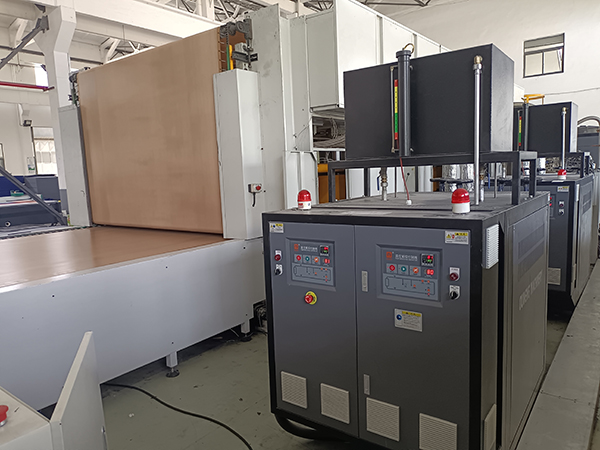 GMT片材成型模溫機(jī) GMT片材成型模溫機(jī)