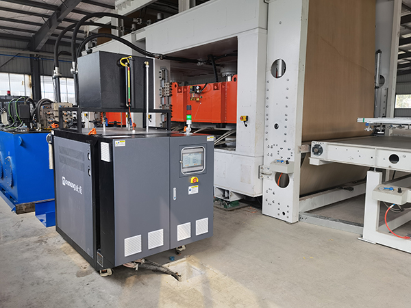 GMT片材成型模溫機(jī) GMT片材成型模溫機(jī)